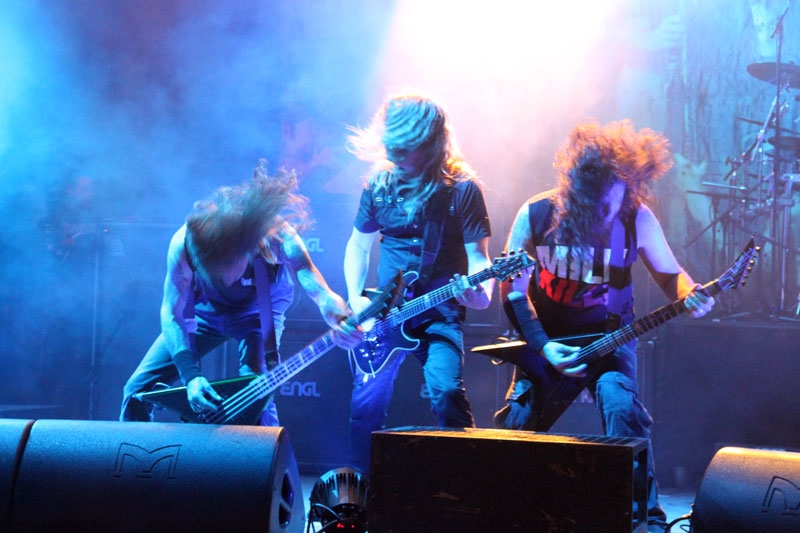 Auch mit geborgtem Equipment eine absolute Macht. – Kreator