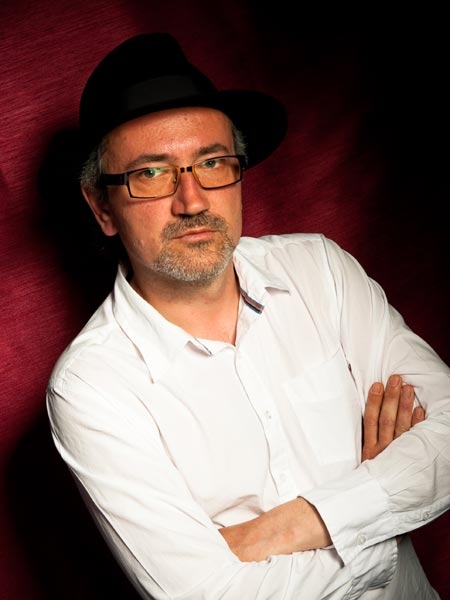 2009 erscheint mit "Out Of Sight" ein Meisterwerk der Nigel Kennedy-Kollaborateure. – Tomasz Lato (Kontrabass) sind Kroke.