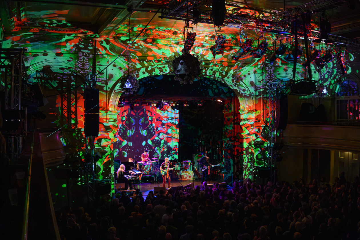 Shangri-La in Neukölln: Die Londoner Band mit dem neuen Album "Wormslayer" auf Tour. – Kula Shaker.