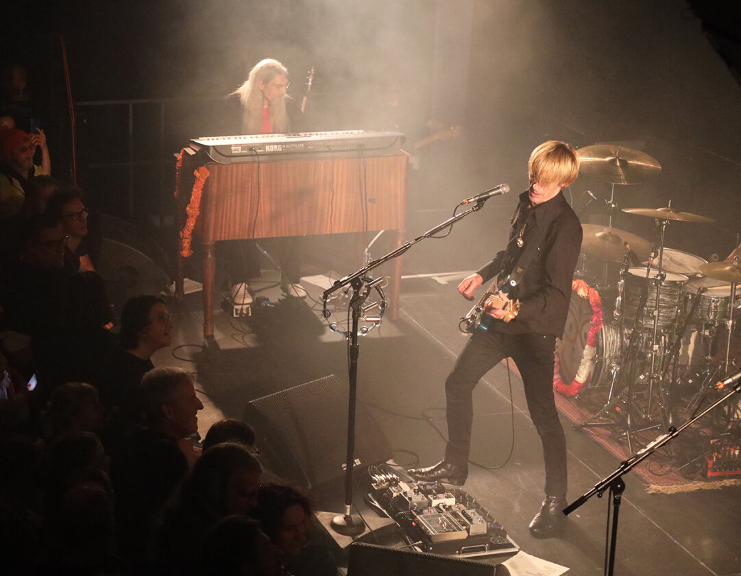 Die beste Hippie-Band des Britpops live! – Man in Black 5. Kula Shaker.