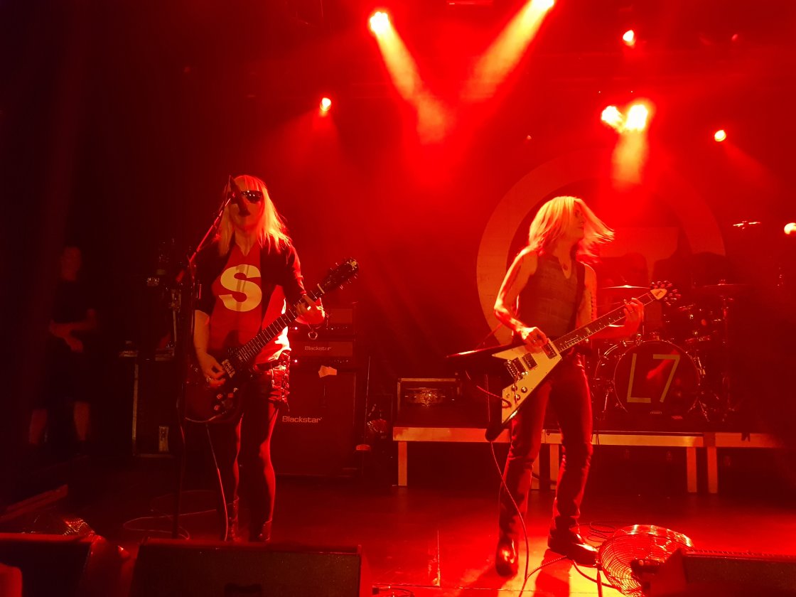 L7 – Mit "Andres" gings gleich in die Vollen.