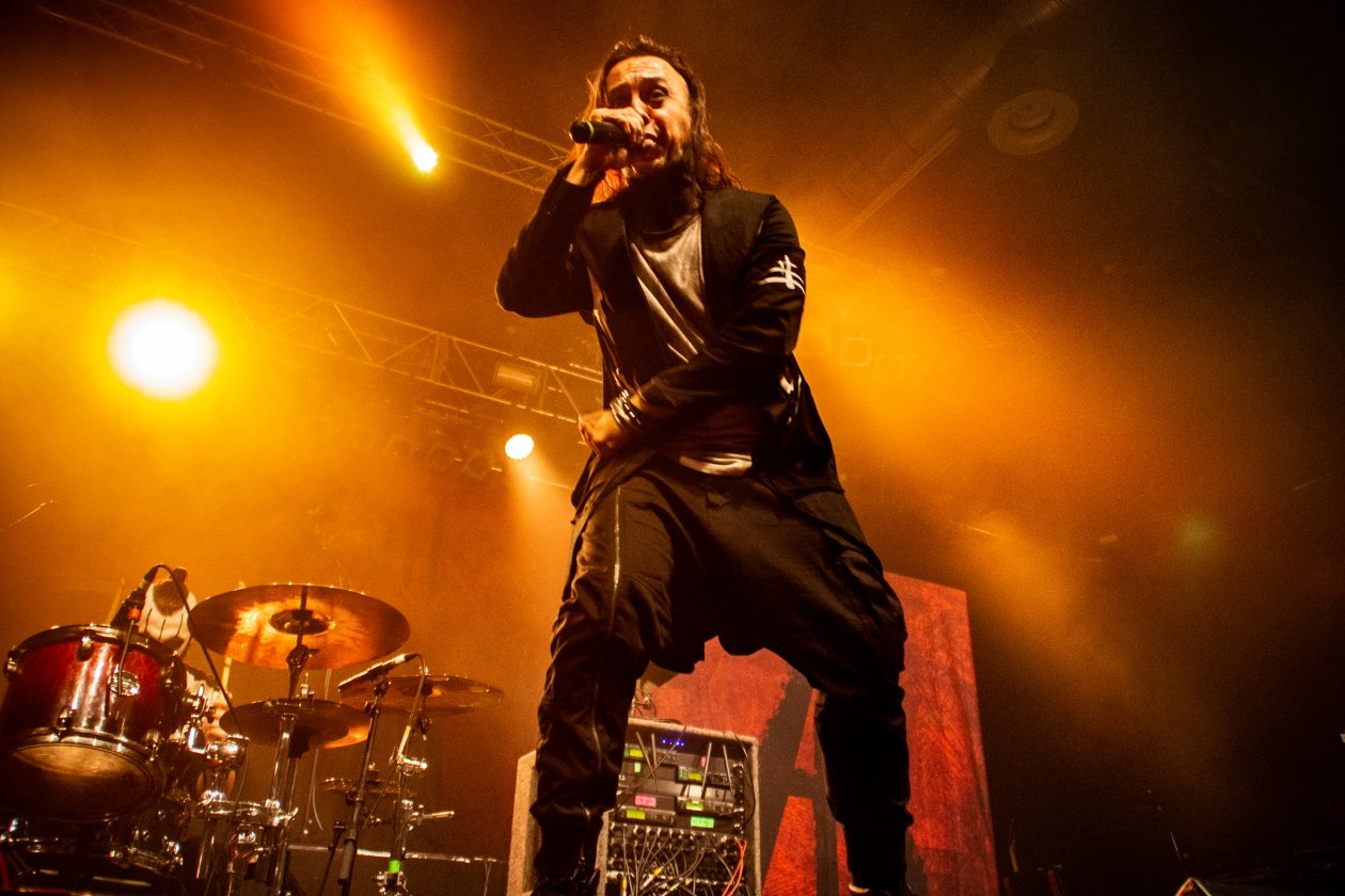 Lacuna Coil präsentieren "Black Anima" live. – Andrea Ferro.