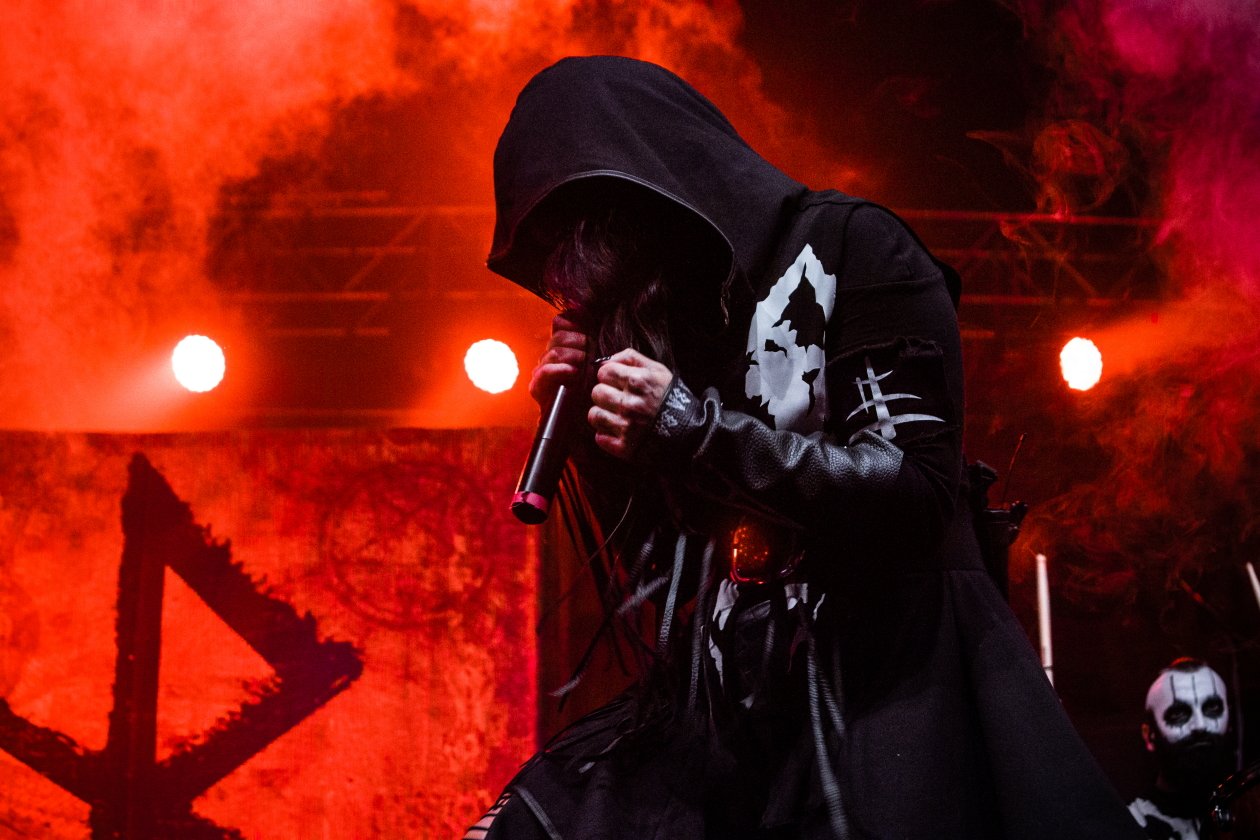 Lacuna Coil präsentieren "Black Anima" live. – Black Anima.