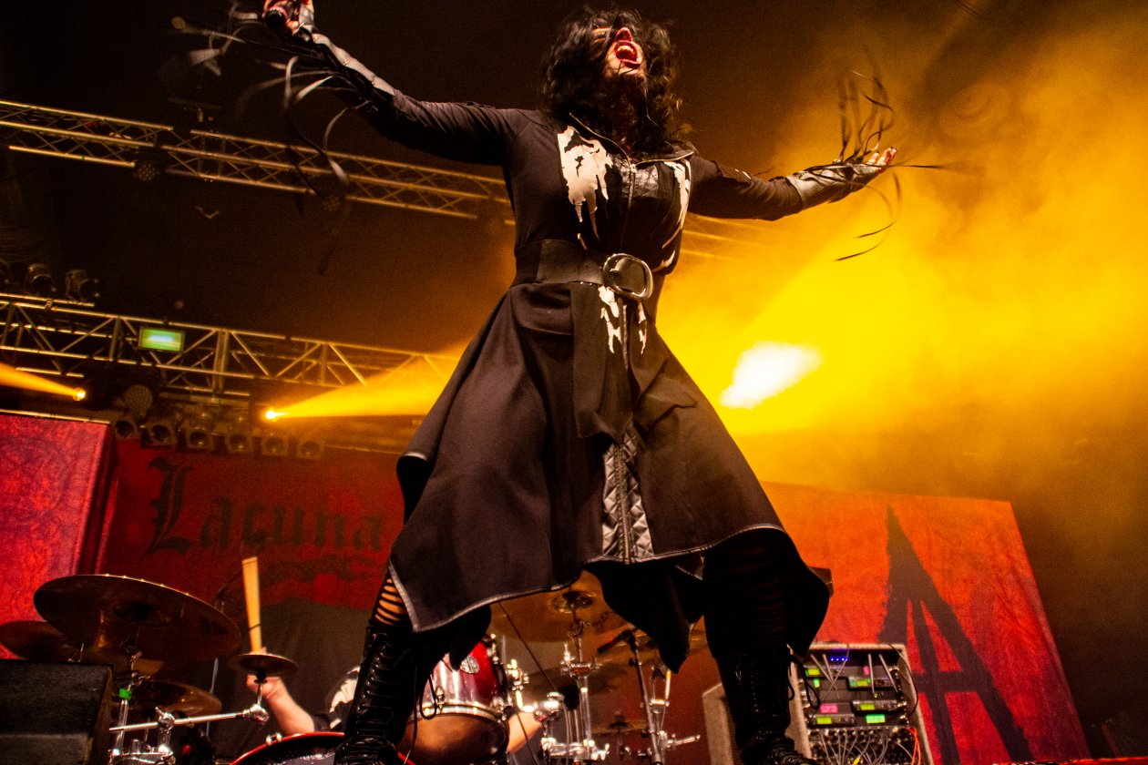 Lacuna Coil präsentieren "Black Anima" live. – Cristina Scabbia.