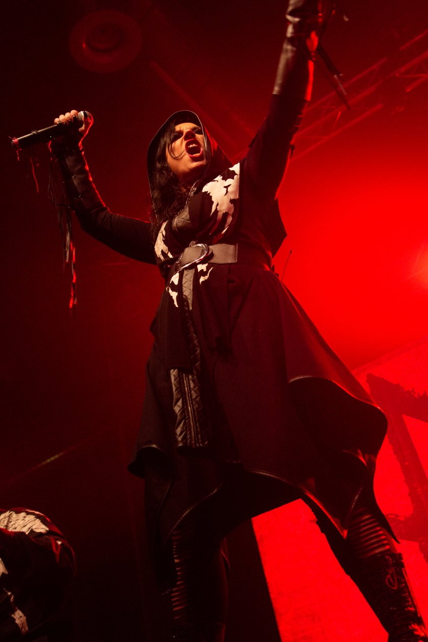 Lacuna Coil präsentieren "Black Anima" live. – Cristina Scabbia.