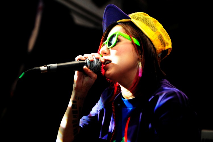 Lady Sovereign brachte gute Laune in die Domstadt mit. – Die Lady Sovereign im Gebäude 9.
