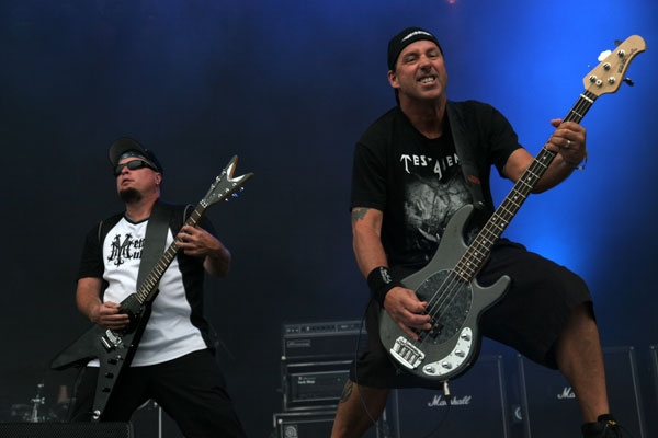 Brachten trotz Regen jede Menge Power auf die Bühne. – Lääz Rockit