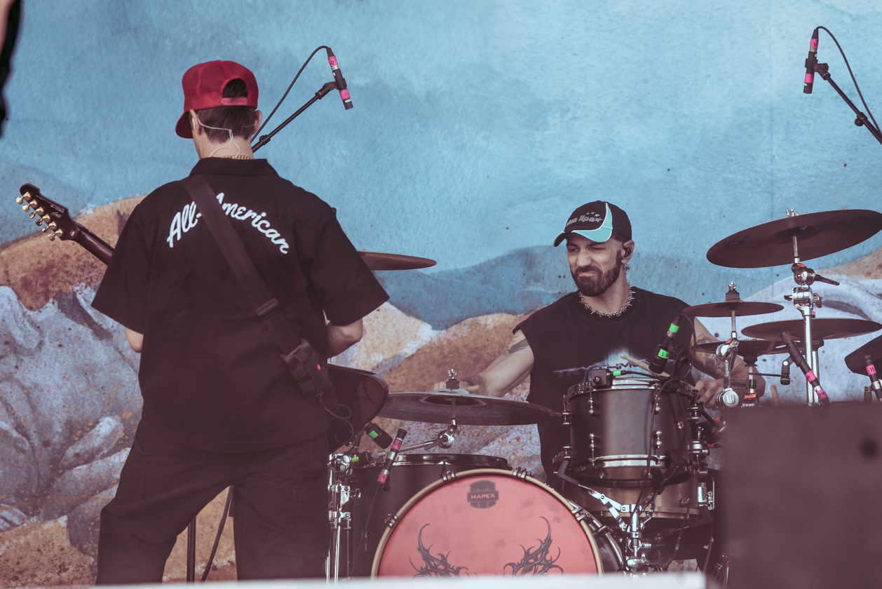 Die französischen Metalcore-Durchstarter lieferten auf dem Acker ab. – Landmvrks.