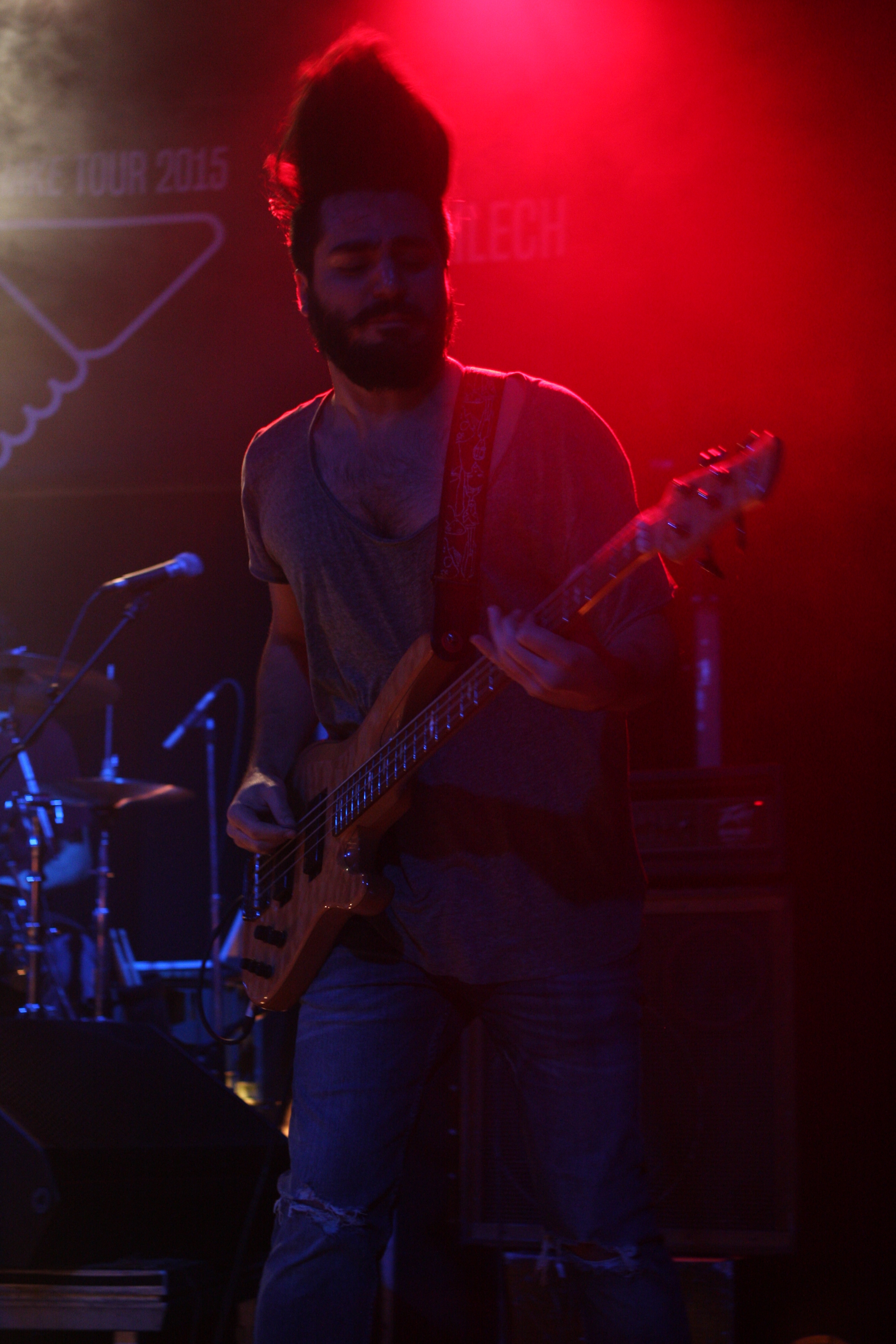 Langtunes – Indierock aus dem Iran: Peace-Doppeldecker mit Ramzailech. – Garen.