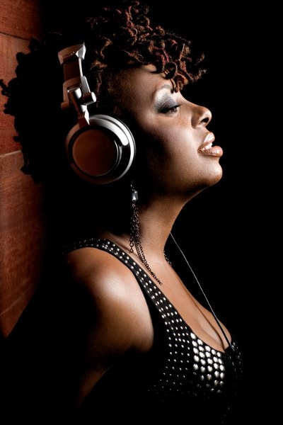 Ledisi – Michelle Obama ist Fan: Mit Recht! – ... der der afrikanischen Sprache Yoruba entstammt.