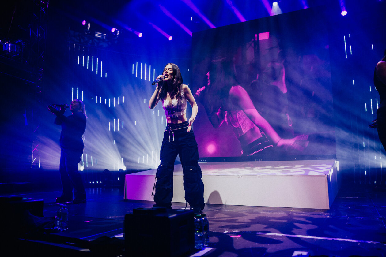 Lena Meyer-Landrut – Das Live-Comeback der 33-jährigen Sängerin mit drr neuen Platte "Loyal To Myself" im Gepäck. – Lena.