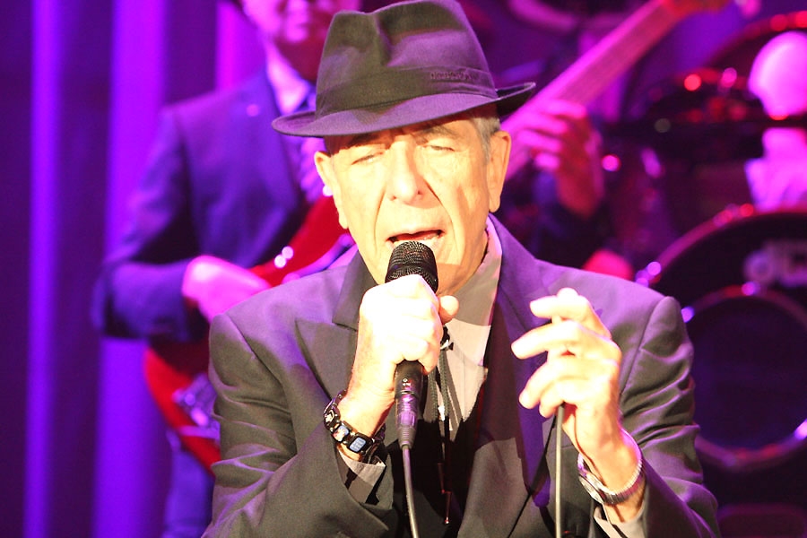 Gäsenhaut pur in der Schleyerhalle - und das drei Stunden lang. – Leonard Cohen.