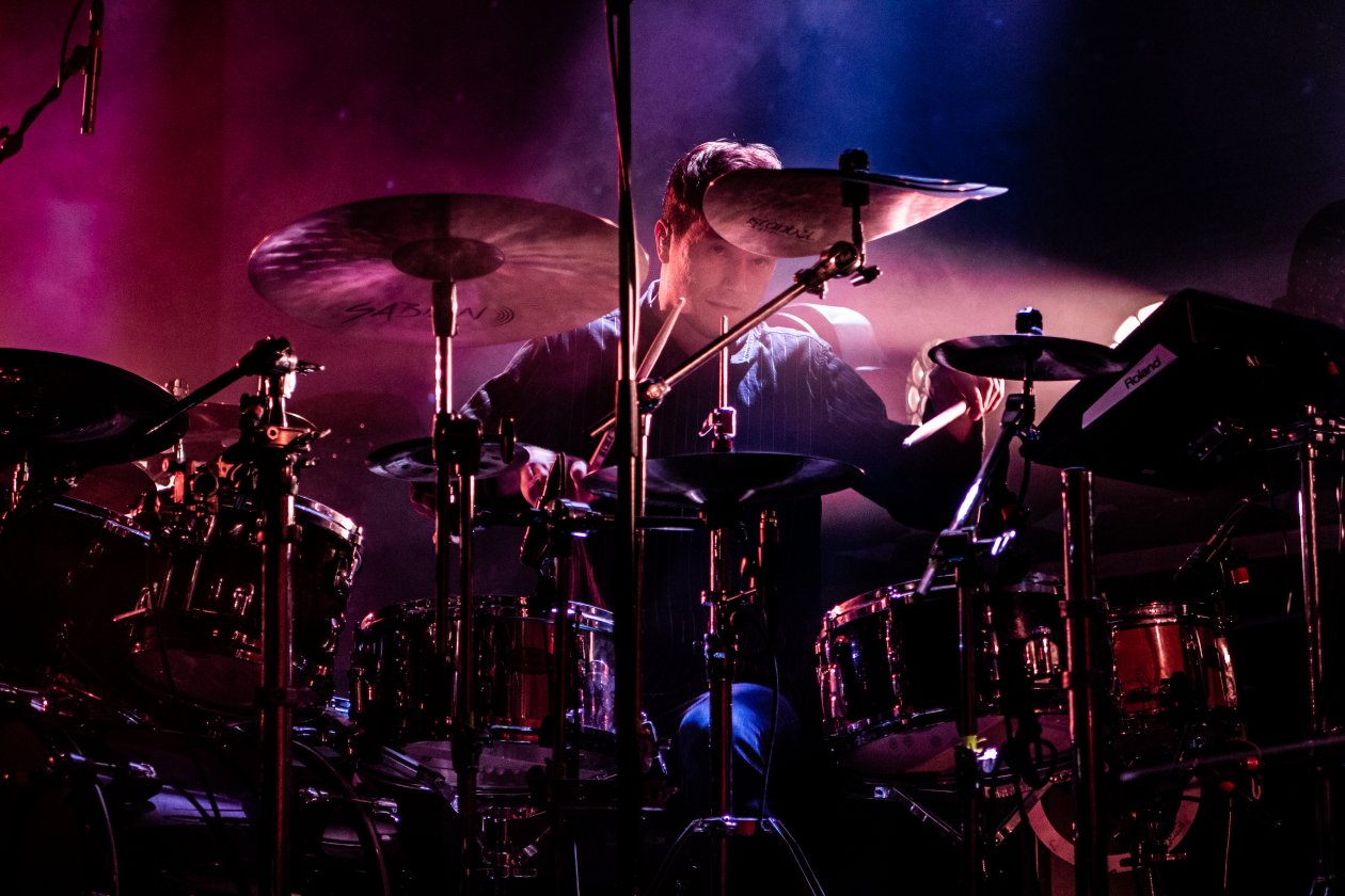 Leprous – Die Norweger entfesseln "Pitfalls" mit vollem Körpereinsatz. – Baard Kolstad.