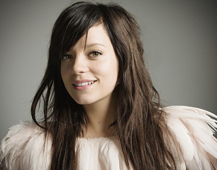 Lily Allen – Bilder als Gemütsstudie: Von fröhlich bunt bis melancholisch grau. – Das hab ich noch von meinem Rammstein-Komparsen-Job!