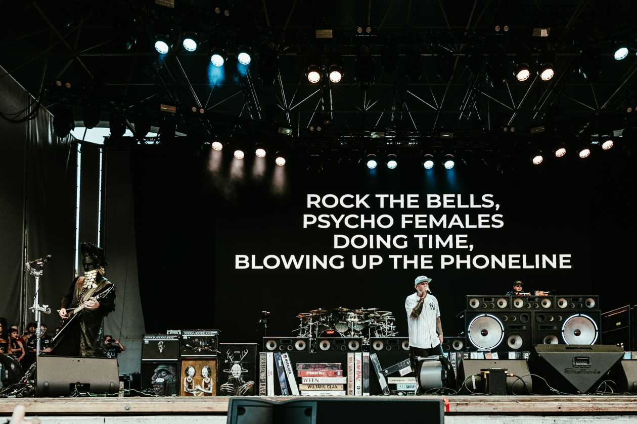 Limp Bizkit – Limp Bizkit.