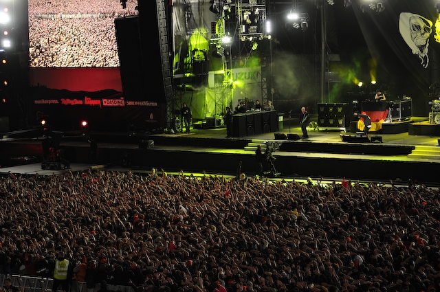 Durst und Borland begeisterten die Massen mit einem fulminanten Auftritt. – Limp Bizkit haben das Publikum fest im Griff.