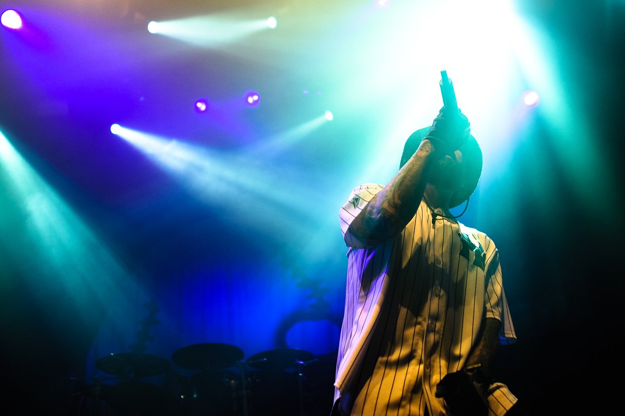 Limp Bizkit – Als wäre kein Tag veragangen: Fred Durst, Wes Borland und Co. räumen ab. – Fred am Mic.