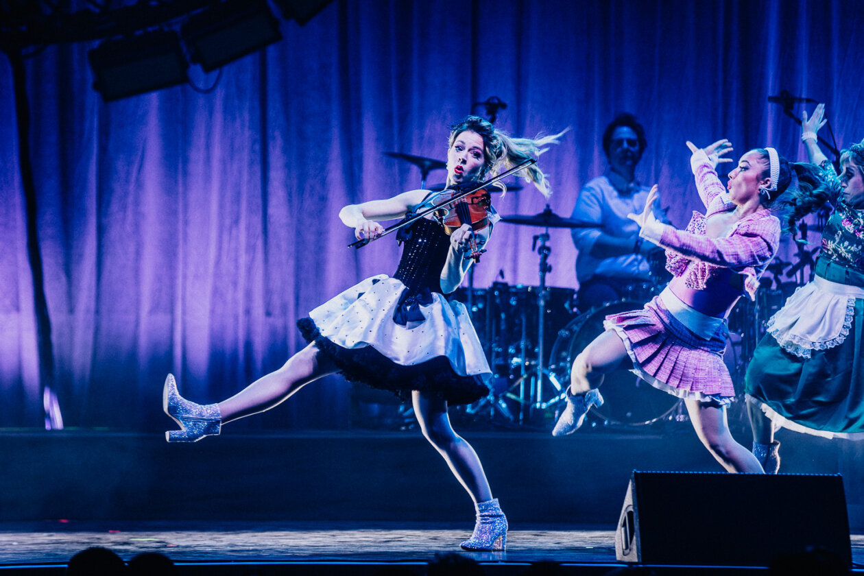 Weihnachtsshow: Die kalifornische Violistin und Komponistin auf Snow Waltz Tour. – Lindsey Stirling.