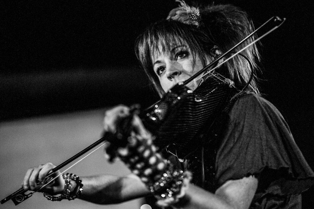 Lindsey und ihre Geige im ausverkauften Luxor. – Lindsey Stirling