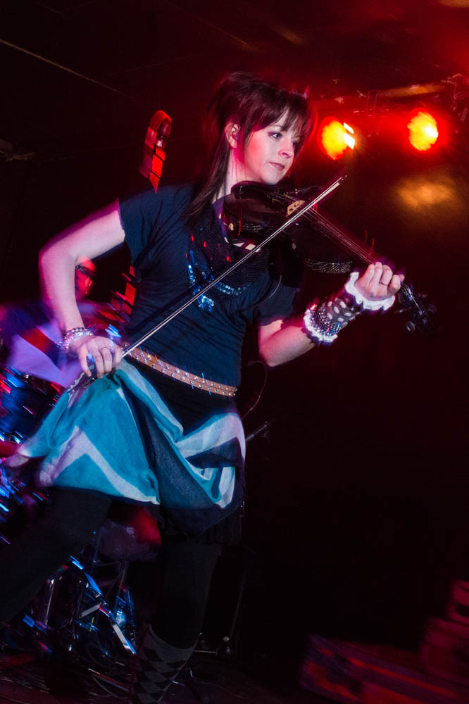 Lindsey und ihre Geige im ausverkauften Luxor. – Lindsey Stirling