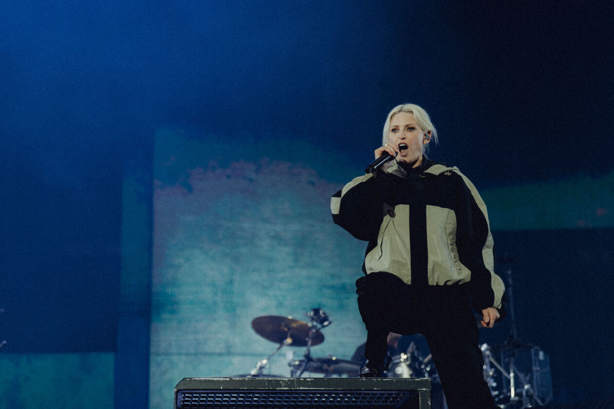 Linkin Park – Emily.