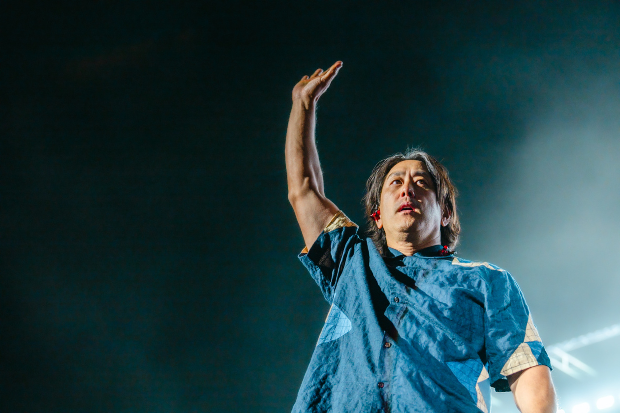 Spagat zwischen Vergangenheit und Gegenwart: Mike Shinoda, Emily Armstrong und Band. – Linkin Park.