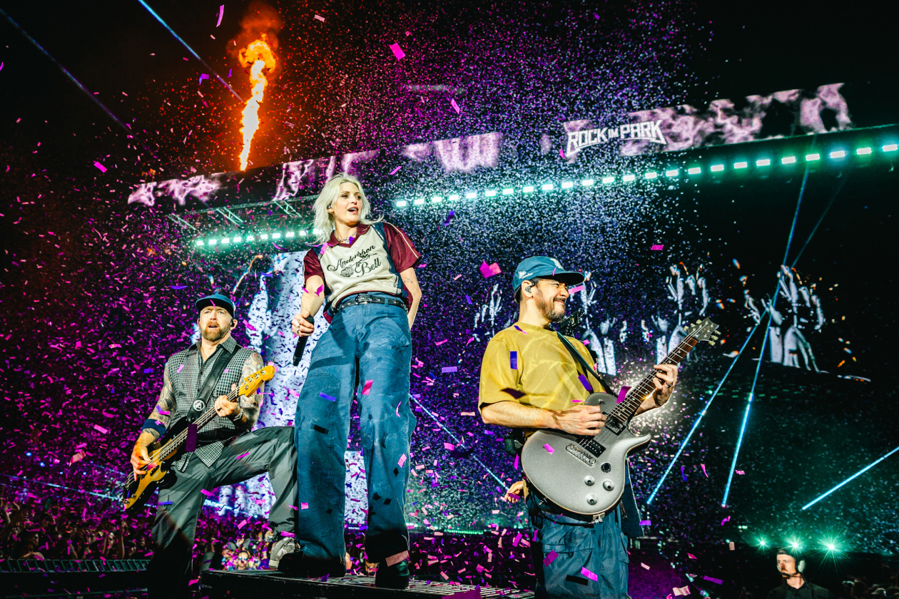 Spagat zwischen Vergangenheit und Gegenwart: Mike Shinoda, Emily Armstrong und Band. – Linkin Park.