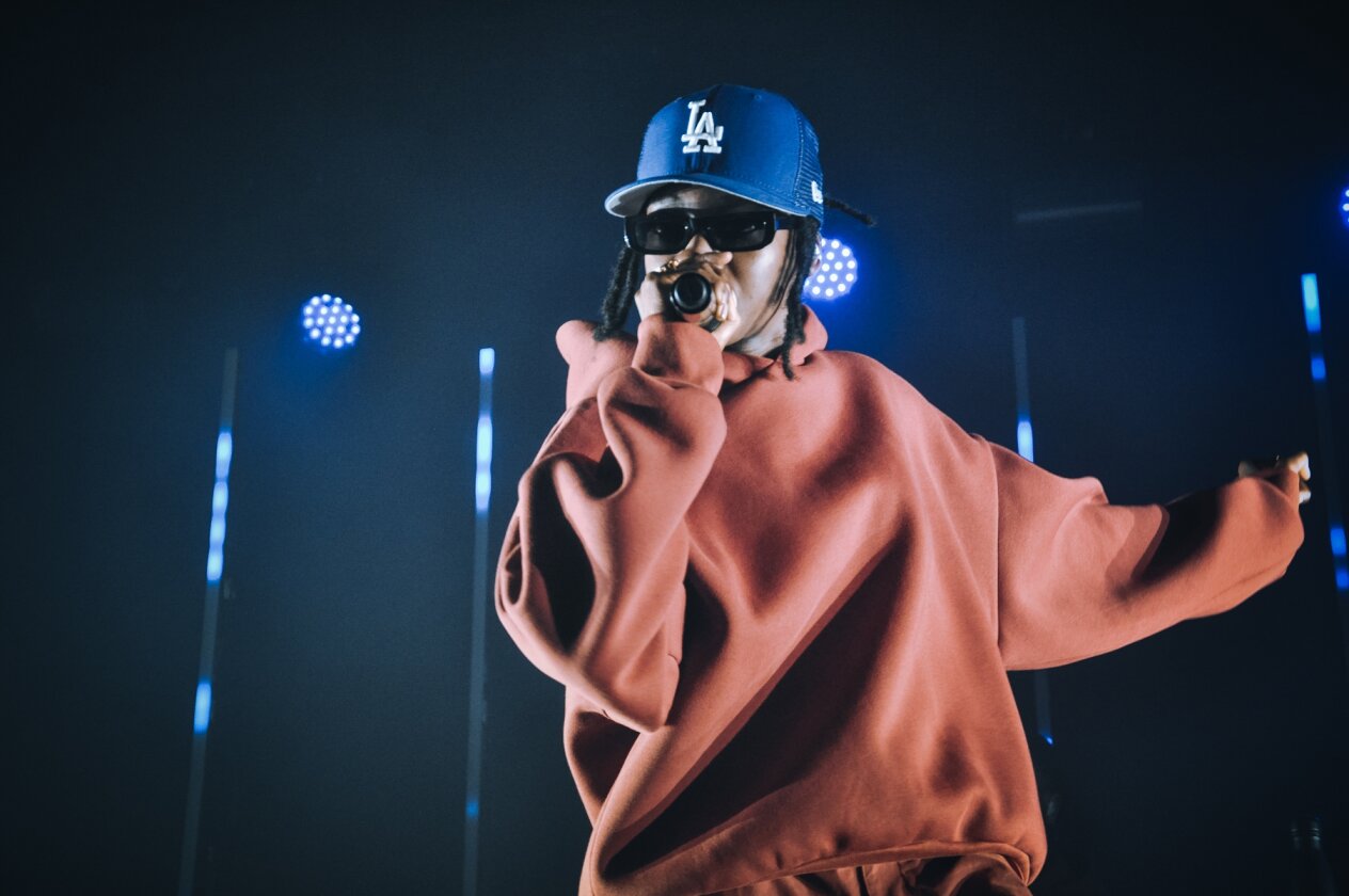 Little Simz – Tourauftakt in Köln. Im Gepäck: DAS Hip Hop-Album des Jahres 2021. – Mit einem Jahr Verspätung gibts "Sometimes I Might Be Introvert" endlich live.