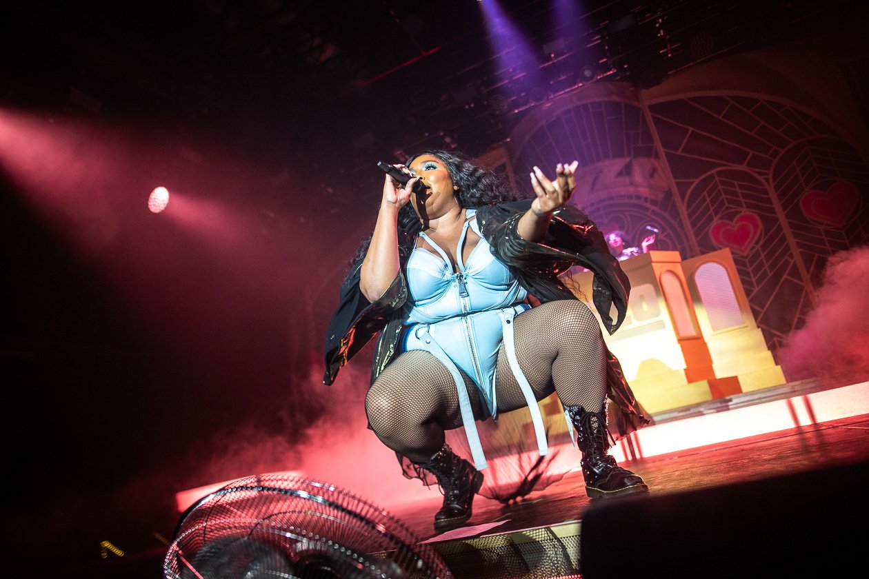 Die Rapperin und Aktivistin 2019 mit dem Album "Cuz I Love You" on tour. – Lizzo.