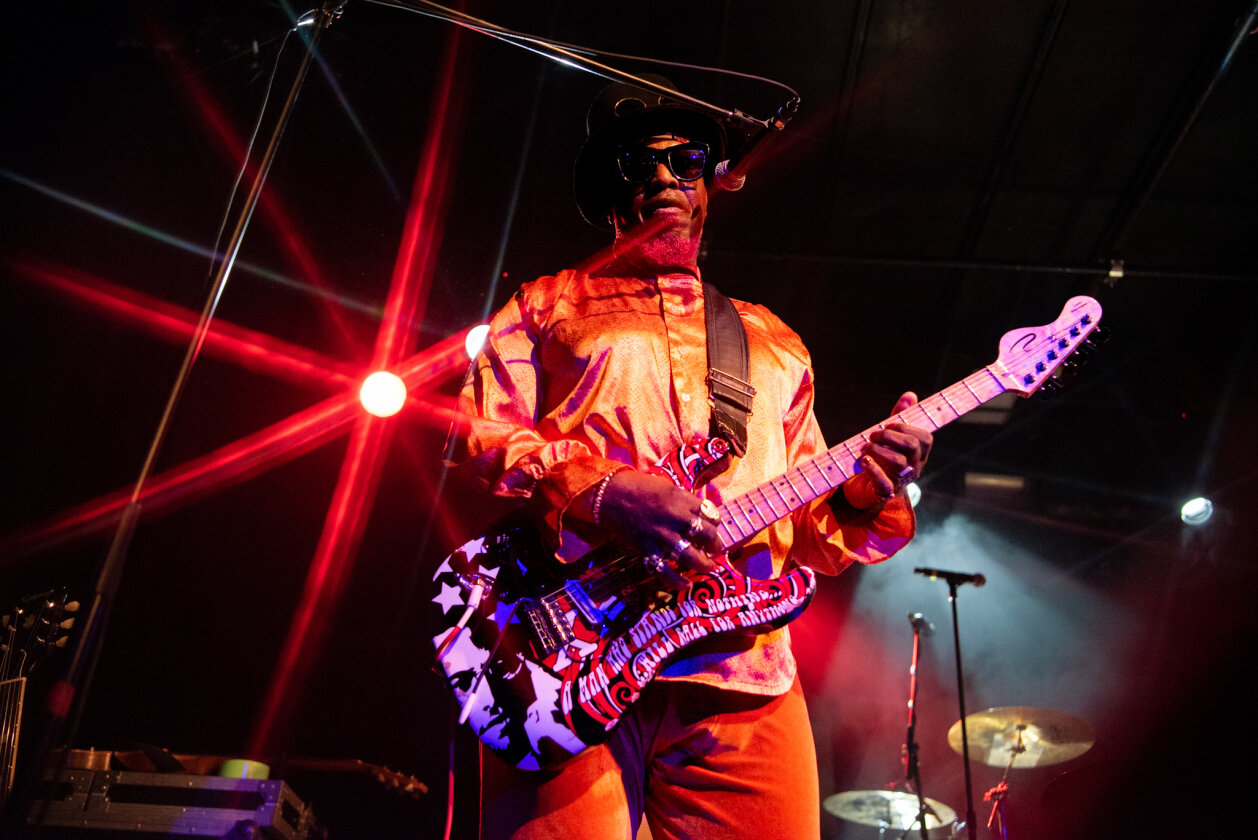 Bluesrock und einnehmende Bühnenpräsenz: Support für Nazareth. – Lord Bishop Rocks.