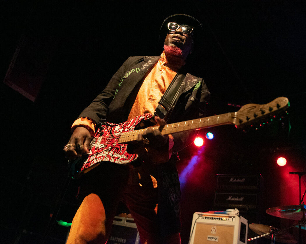 Bluesrock und einnehmende Bühnenpräsenz: Support für Nazareth. – Lord Bishop Rocks.