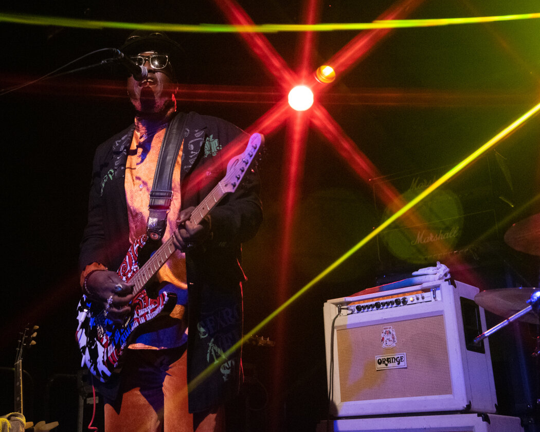 Bluesrock und einnehmende Bühnenpräsenz: Support für Nazareth. – Lord Bishop Rocks.