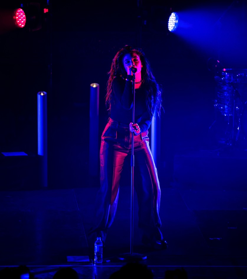 Lorde – Bezaubernd cool - die Neuseeländerin in der Hauptstadt. – Pures Heroin.