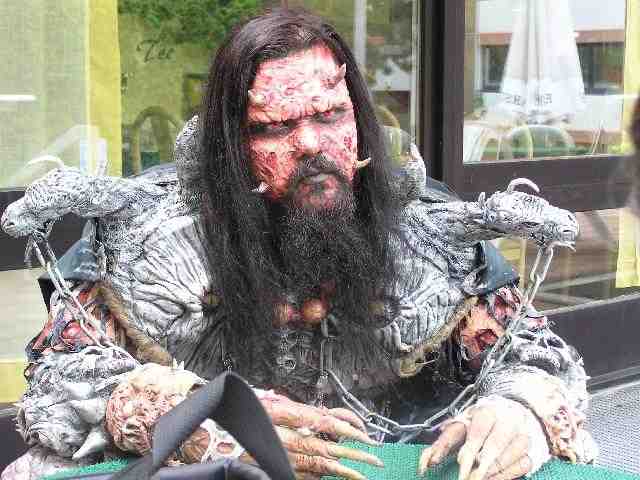 Lordi – Heinz Sielmann hätte an diesem Tierchen bestimmt seine helle Freude ... – "Dich kau ich doch in einem durch."