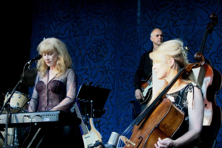 Loreena McKennitt – Auf der Freilichtbühne beeindruckte die Kanadierin ihre Fans. – 
