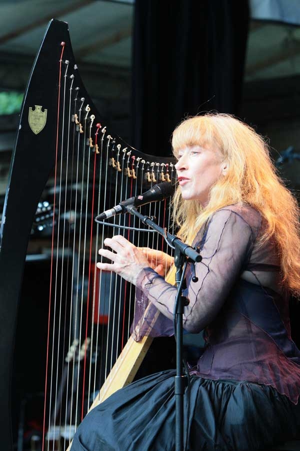 Loreena McKennitt – Auf der Freilichtbühne beeindruckte die Kanadierin ihre Fans. – 