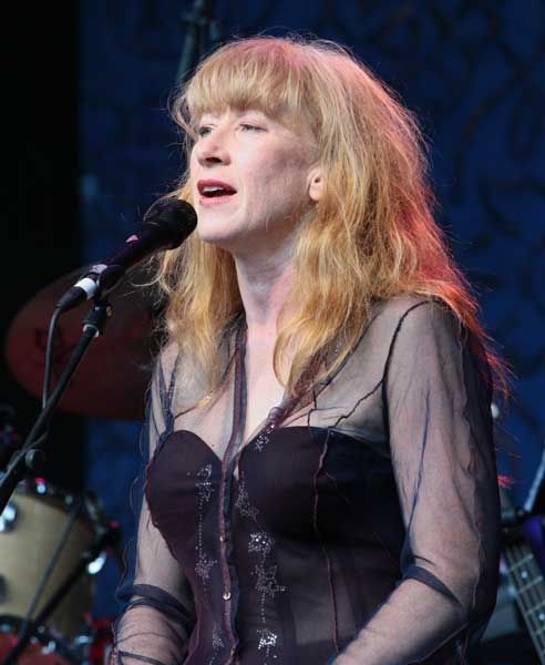 Loreena McKennitt – Auf der Freilichtbühne beeindruckte die Kanadierin ihre Fans. – 
