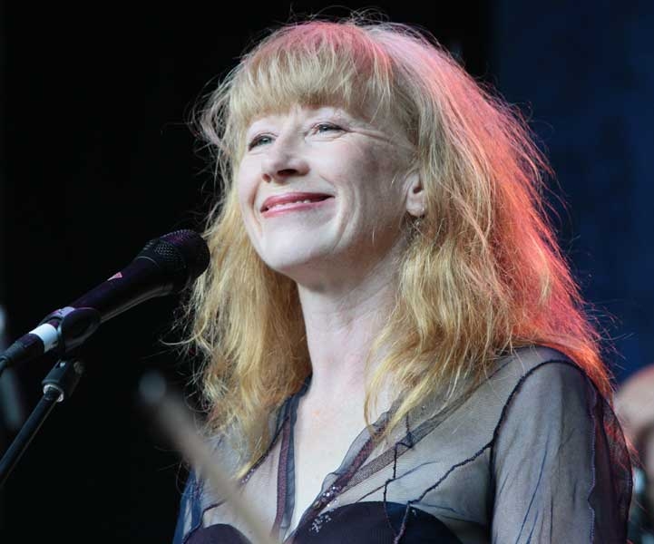Loreena McKennitt – Auf der Freilichtbühne beeindruckte die Kanadierin ihre Fans. – 