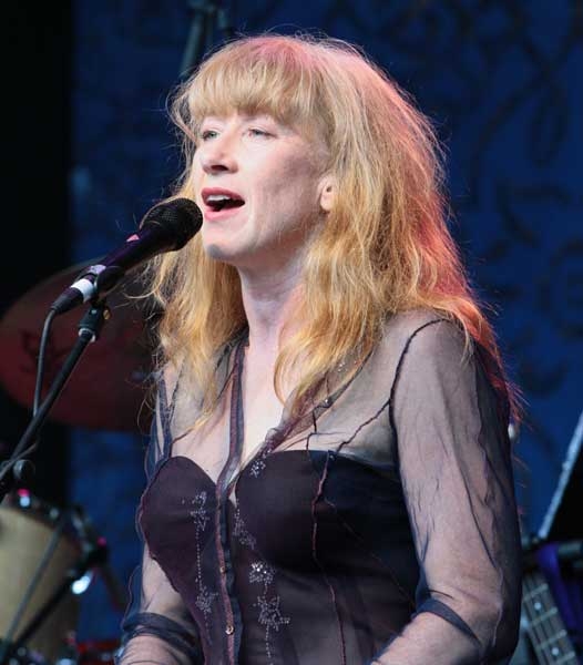 Loreena McKennitt – Auf der Freilichtbühne beeindruckte die Kanadierin ihre Fans. – 