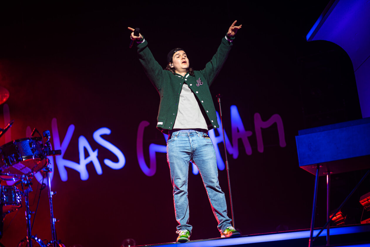Von der Künstlerkommune auf die Bretter, die die Welt bedeuten: Lukas Forchhammer und Band. – Lukas Graham.