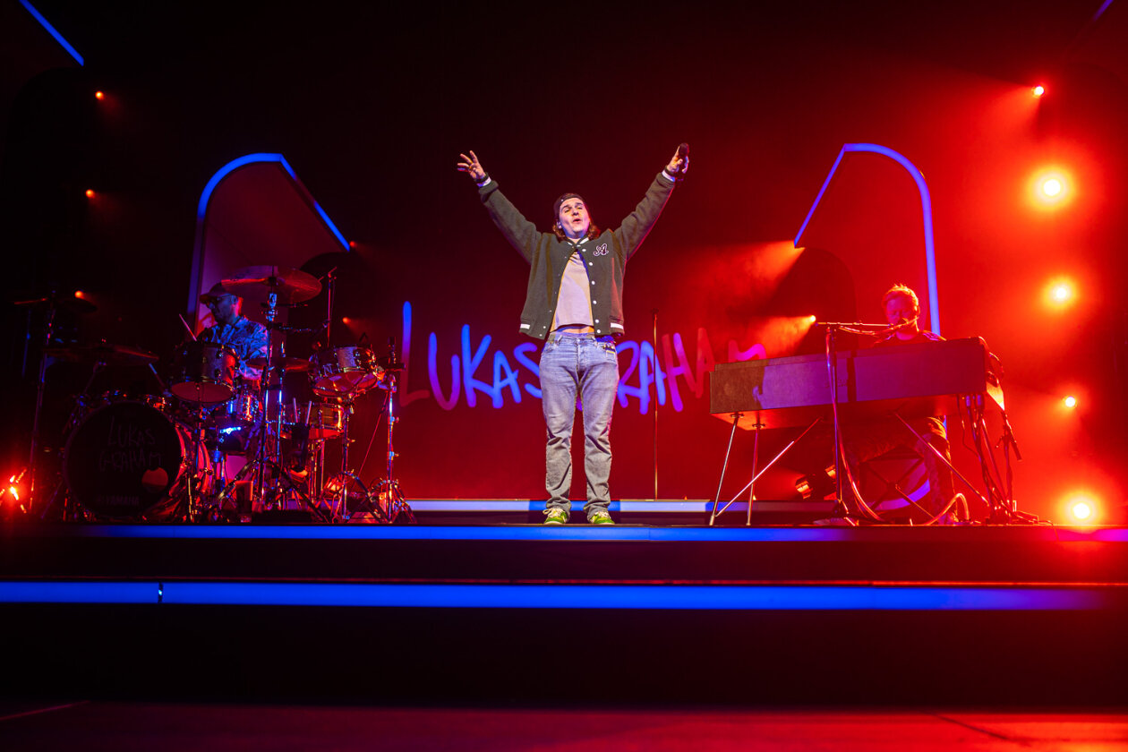 Von der Künstlerkommune auf die Bretter, die die Welt bedeuten: Lukas Forchhammer und Band. – Lukas Graham.
