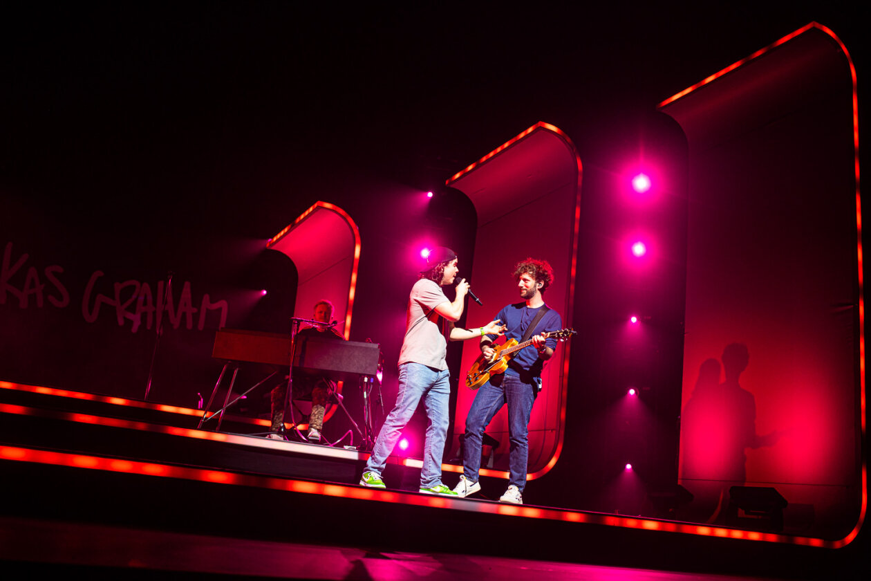Von der Künstlerkommune auf die Bretter, die die Welt bedeuten: Lukas Forchhammer und Band. – Lukas Graham.