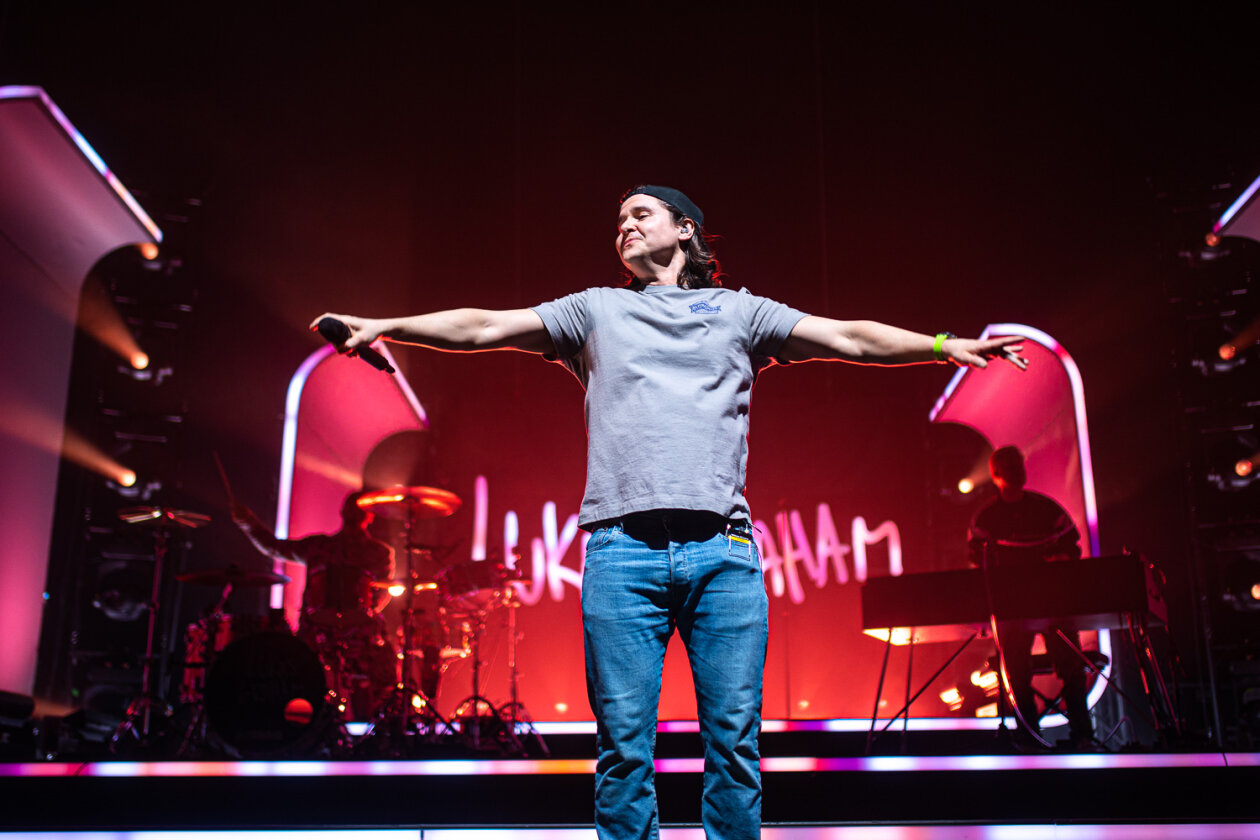 Von der Künstlerkommune auf die Bretter, die die Welt bedeuten: Lukas Forchhammer und Band. – Lukas Graham.