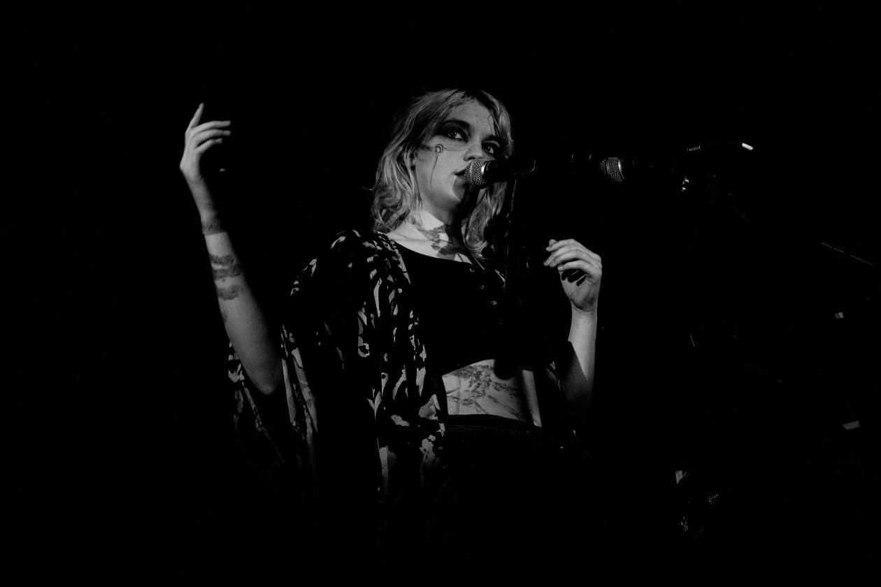 Lydmor – LSD Hearts in Berlin. – Und anderen neuen Songs.
