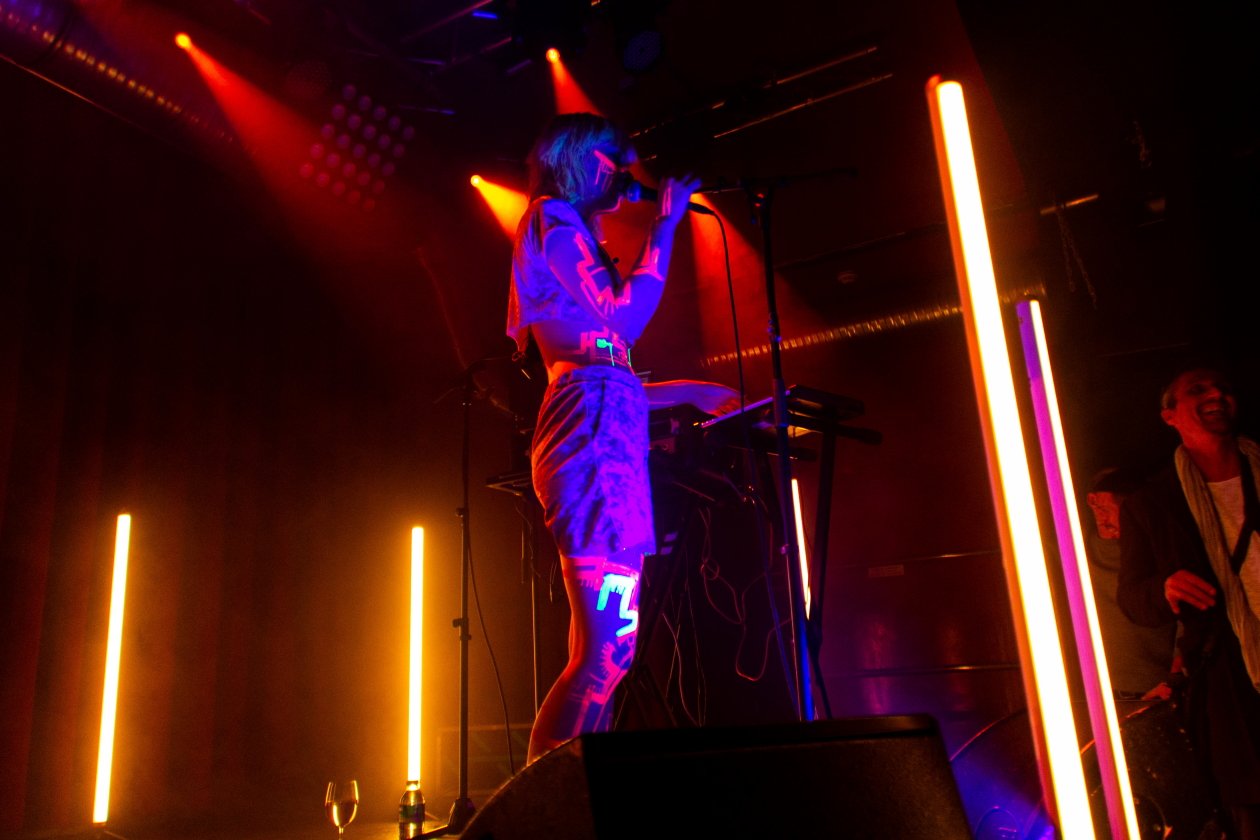 Shanghai Roar und Neon Lights. – Lydmor.