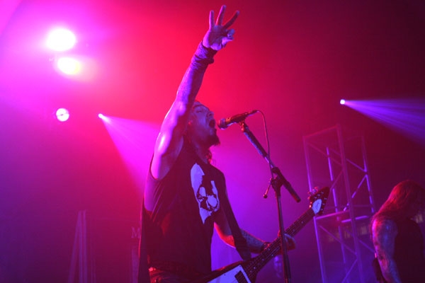 Machine Head – Trotz/wegen wechselnder Gitarristen war der Auftritt erst richtig interessant. – 