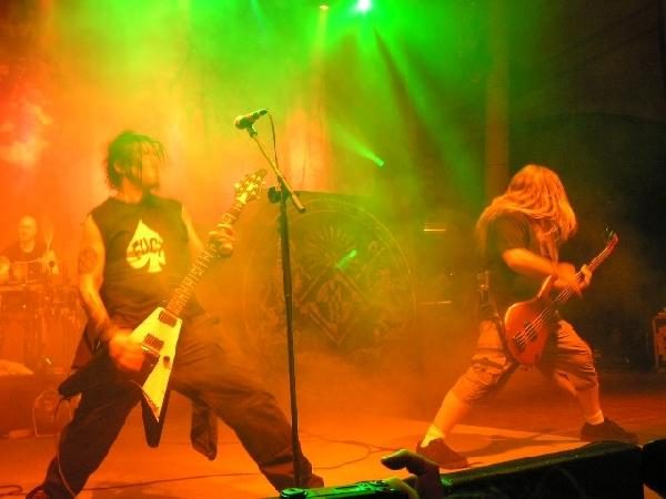 Machine Head waren ein würdiger Headliner für den Sonntag Abend. – 