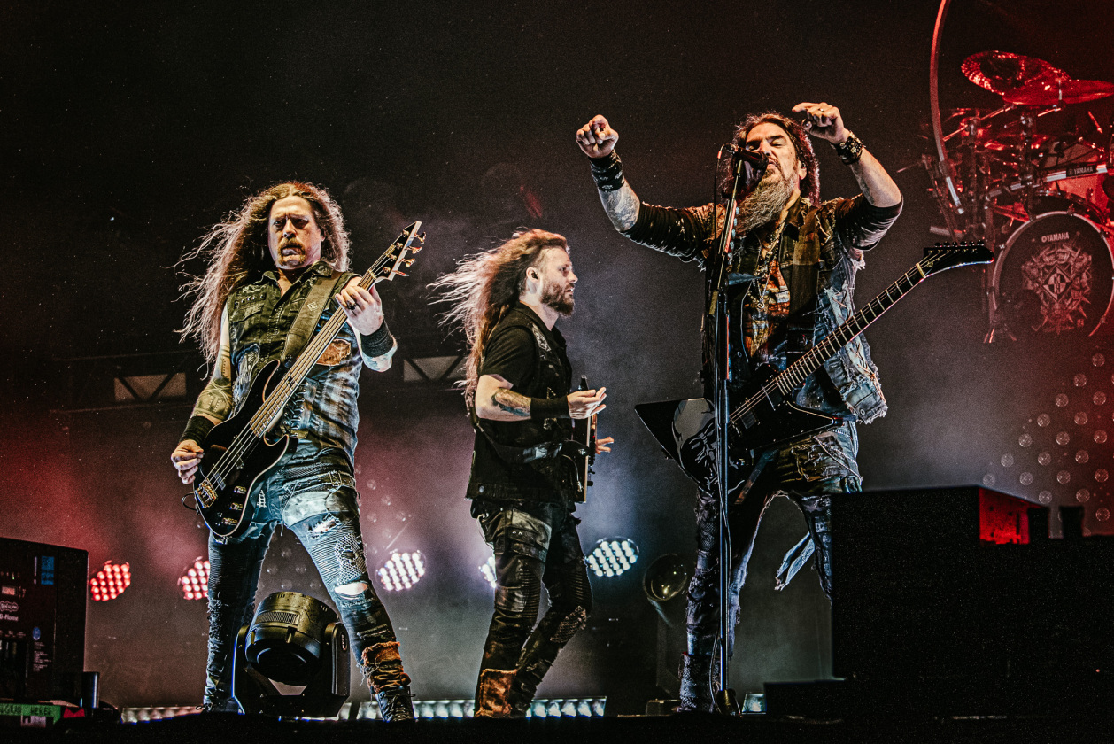 Headbanging mit Robb Flynn und Band auf der Faster-Stage. – Machine Head.