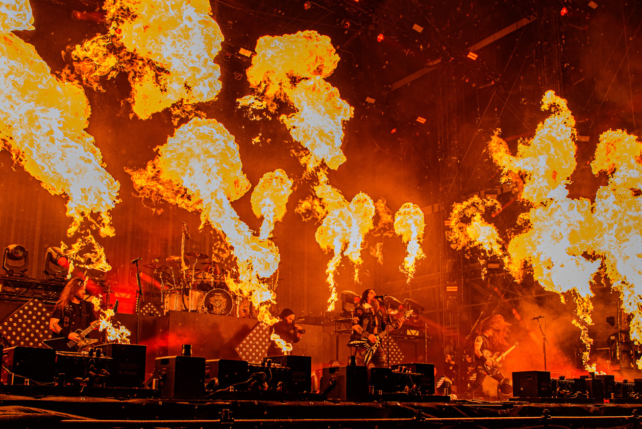 Headbanging mit Robb Flynn und Band auf der Faster-Stage. – Machine Head.