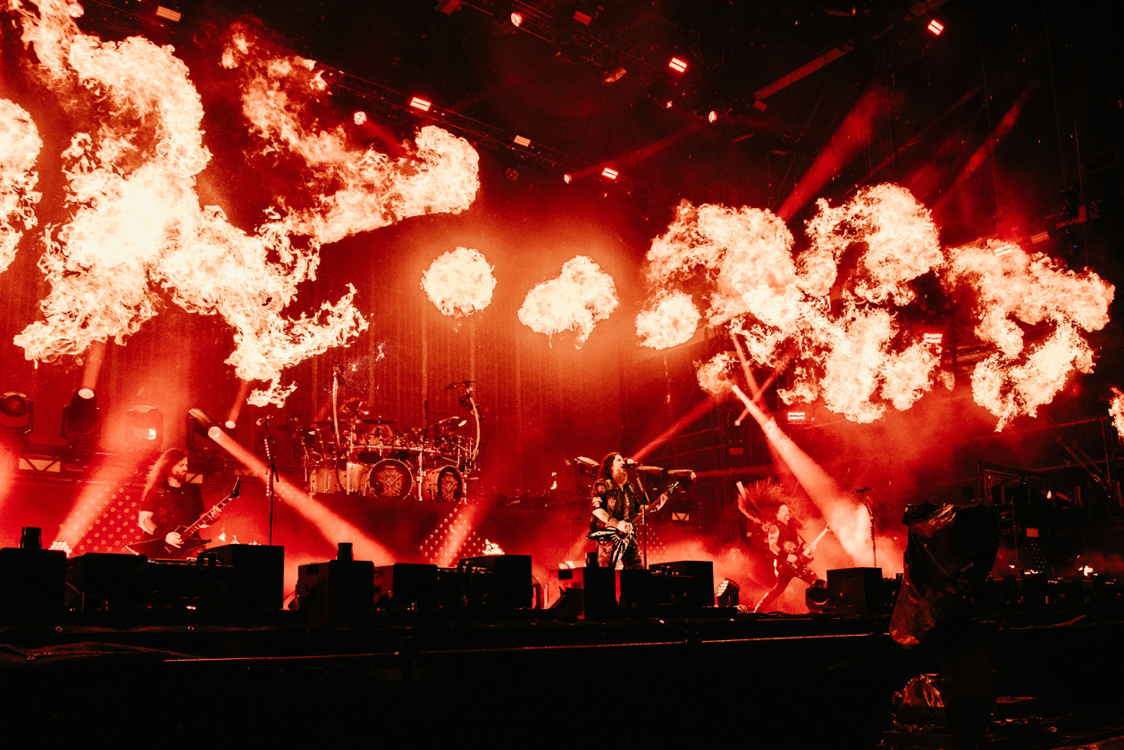 Headbanging mit Robb Flynn und Band auf der Faster-Stage. – Machine Head.